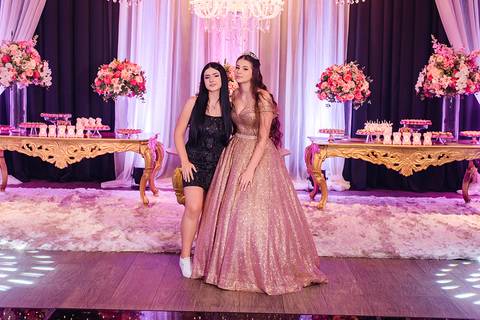 festa de 15 anos da debutante Lívia no espaço Pátio 115 em Cachoeirinha'