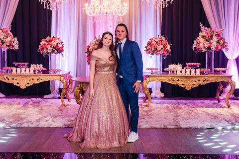 festa de 15 anos da debutante Lívia no espaço Pátio 115 em Cachoeirinha'