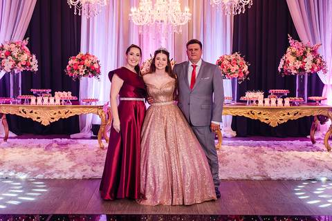 festa de 15 anos da debutante Lívia no espaço Pátio 115 em Cachoeirinha'