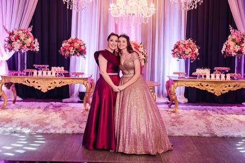 festa de 15 anos da debutante Lívia no espaço Pátio 115 em Cachoeirinha'