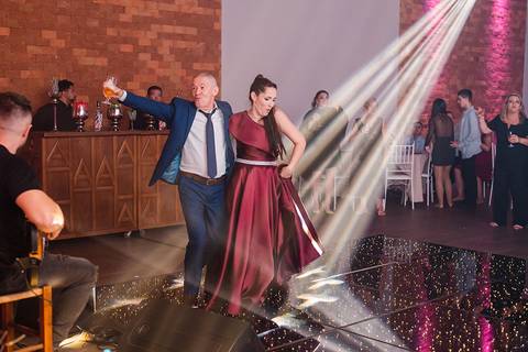 festa de 15 anos da debutante Lívia no espaço Pátio 115 em Cachoeirinha'