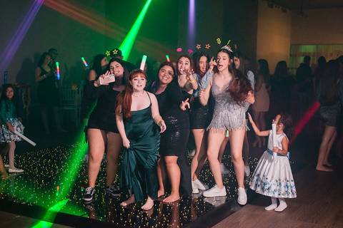 festa de 15 anos da debutante Lívia no espaço Pátio 115 em Cachoeirinha'