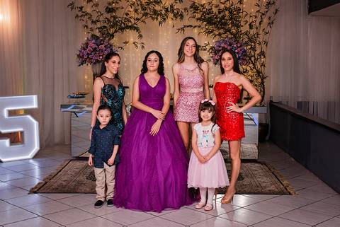 Debutante Vitória Castro em sua festa de 15 anos na Oficina das Festa em Porto Alegre pelo fotógrafo Jeferson Paz'