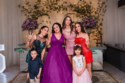 Debutante Vitória Castro em sua festa de 15 anos na Oficina das Festa em Porto Alegre pelo fotógrafo Jeferson Paz'