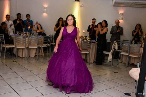 Debutante Vitória Castro em sua festa de 15 anos na Oficina das Festa em Porto Alegre pelo fotógrafo Jeferson Paz'