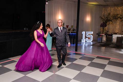 Debutante Vitória Castro em sua festa de 15 anos na Oficina das Festa em Porto Alegre pelo fotógrafo Jeferson Paz'