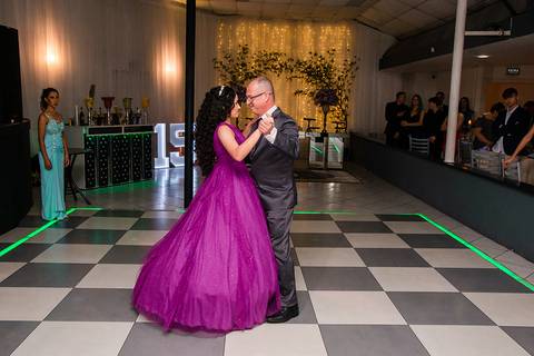 Debutante Vitória Castro em sua festa de 15 anos na Oficina das Festa em Porto Alegre pelo fotógrafo Jeferson Paz'