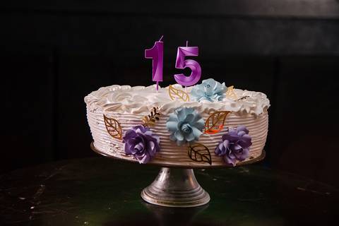 Debutante Vitória Castro em sua festa de 15 anos na Oficina das Festa em Porto Alegre pelo fotógrafo Jeferson Paz'