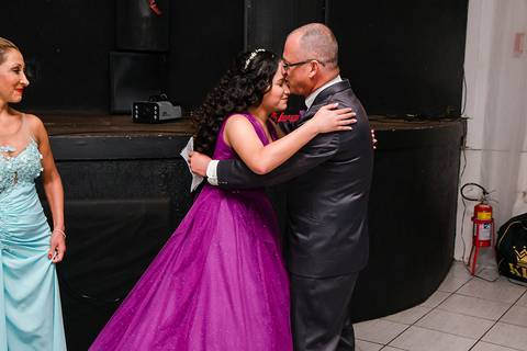 Debutante Vitória Castro em sua festa de 15 anos na Oficina das Festa em Porto Alegre pelo fotógrafo Jeferson Paz'