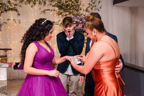 Debutante Vitória Castro em sua festa de 15 anos na Oficina das Festa em Porto Alegre pelo fotógrafo Jeferson Paz'