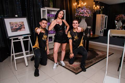 Debutante Vitória Castro em sua festa de 15 anos na Oficina das Festa em Porto Alegre pelo fotógrafo Jeferson Paz'