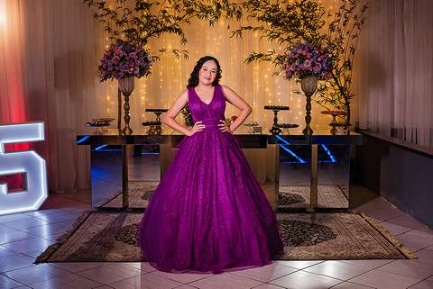 Debutante Vitória Castro em sua festa de 15 anos na Oficina das Festa em Porto Alegre pelo fotógrafo Jeferson Paz'