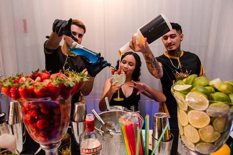 Debutante Vitória Castro em sua festa de 15 anos na Oficina das Festa em Porto Alegre pelo fotógrafo Jeferson Paz'