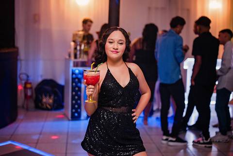 Debutante Vitória Castro em sua festa de 15 anos na Oficina das Festa em Porto Alegre pelo fotógrafo Jeferson Paz'