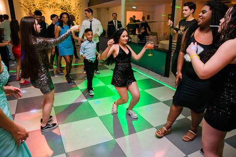 Debutante Vitória Castro em sua festa de 15 anos na Oficina das Festa em Porto Alegre pelo fotógrafo Jeferson Paz'