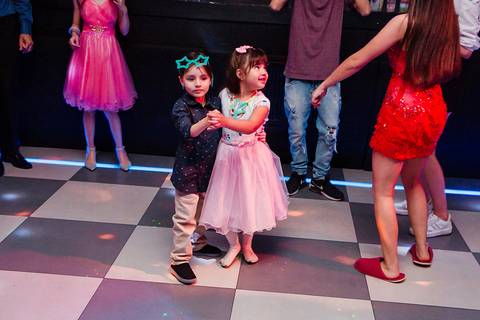 Debutante Vitória Castro em sua festa de 15 anos na Oficina das Festa em Porto Alegre pelo fotógrafo Jeferson Paz'