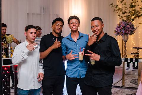 Debutante Vitória Castro em sua festa de 15 anos na Oficina das Festa em Porto Alegre pelo fotógrafo Jeferson Paz'