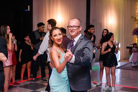 Debutante Vitória Castro em sua festa de 15 anos na Oficina das Festa em Porto Alegre pelo fotógrafo Jeferson Paz'