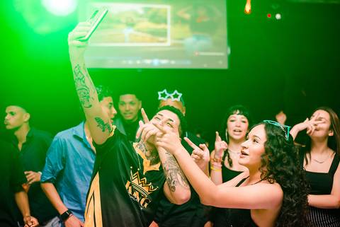 Debutante Vitória Castro em sua festa de 15 anos na Oficina das Festa em Porto Alegre pelo fotógrafo Jeferson Paz'