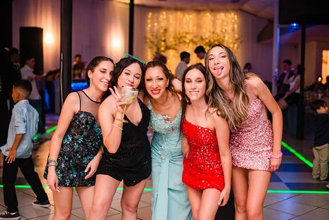 Debutante Vitória Castro em sua festa de 15 anos na Oficina das Festa em Porto Alegre pelo fotógrafo Jeferson Paz'