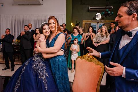 Festa de 15 anos de Vitoria Marini no Espaço É Di Festa by Veroca fotógrafo Jeferson Paz'