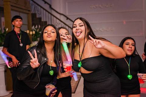 Festa de 15 anos de Vitoria Marini no Espaço É Di Festa by Veroca fotógrafo Jeferson Paz'