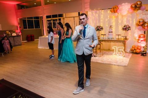 Fotos da festa de 15 anos de manuela flores pelo fotógrafo jeferson paz fotografia no clube do professor gaucho de porto alegre explosao bartenders '