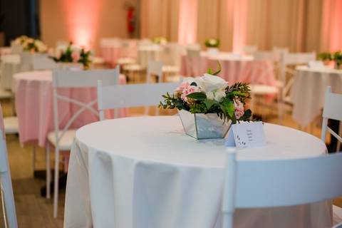 Fotos da festa de 15 anos de manuela flores pelo fotógrafo jeferson paz fotografia no clube do professor gaucho de porto alegre explosao bartenders 
'