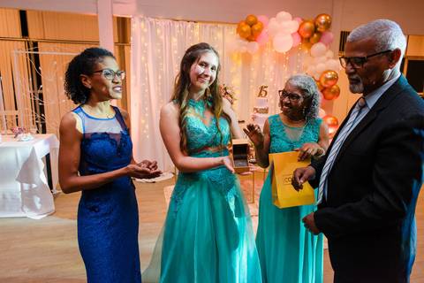 Fotos da festa de 15 anos de manuela flores pelo fotógrafo jeferson paz fotografia no clube do professor gaucho de porto alegre explosao bartenders '