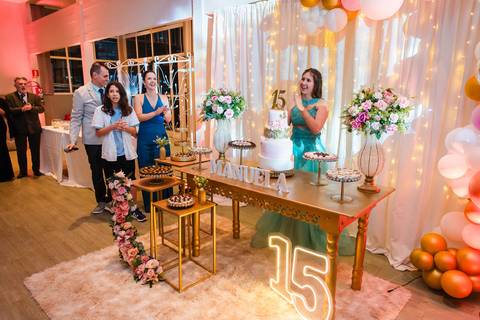 Fotos da festa de 15 anos de manuela flores pelo fotógrafo jeferson paz fotografia no clube do professor gaucho de porto alegre explosao bartenders '