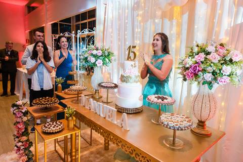 Fotos da festa de 15 anos de manuela flores pelo fotógrafo jeferson paz fotografia no clube do professor gaucho de porto alegre explosao bartenders '