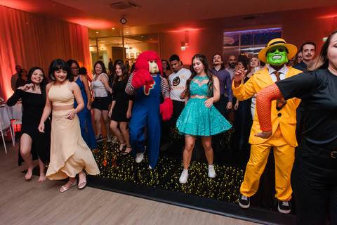 Fotos da festa de 15 anos de manuela flores pelo fotógrafo jeferson paz fotografia no clube do professor gaucho de porto alegre explosao bartenders '