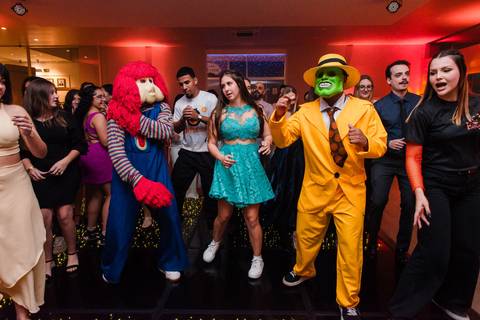 Fotos da festa de 15 anos de manuela flores pelo fotógrafo jeferson paz fotografia no clube do professor gaucho de porto alegre explosao bartenders '