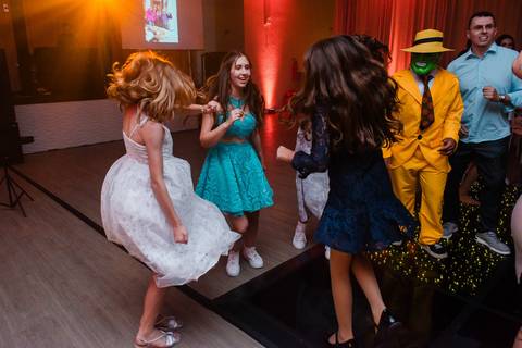 Fotos da festa de 15 anos de manuela flores pelo fotógrafo jeferson paz fotografia no clube do professor gaucho de porto alegre explosao bartenders '