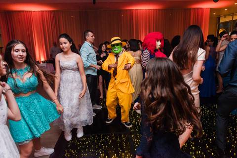 Fotos da festa de 15 anos de manuela flores pelo fotógrafo jeferson paz fotografia no clube do professor gaucho de porto alegre explosao bartenders '