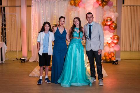 Fotos da festa de 15 anos de manuela flores pelo fotógrafo jeferson paz fotografia no clube do professor gaucho de porto alegre explosao bartenders '