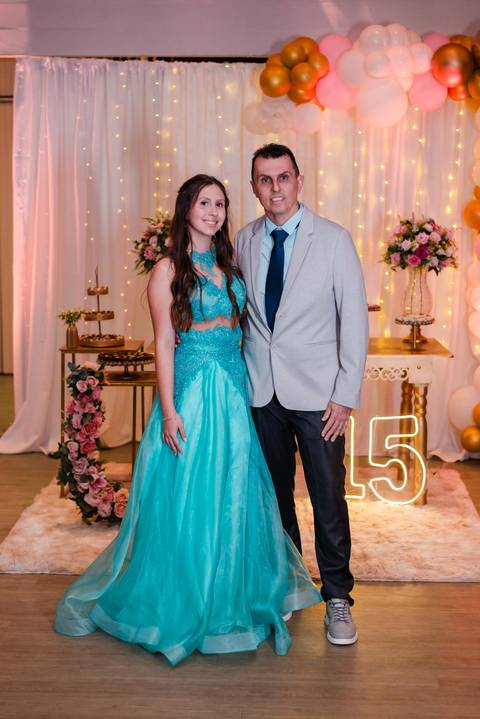 Fotos da festa de 15 anos de manuela flores pelo fotógrafo jeferson paz fotografia no clube do professor gaucho de porto alegre explosao bartenders '