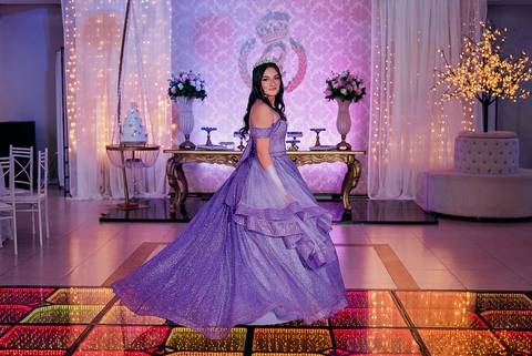 fotos de debutante em sua festa de 15 anos em Sapucaia do Sul no salão de beleza Must Eventos '