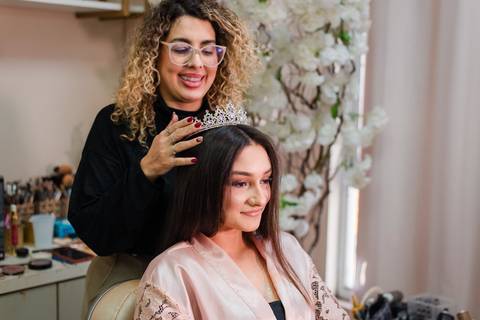 fotos de debutante em sua festa de 15 anos em Sapucaia do Sul no salão de beleza Must Eventos '