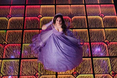 fotos de debutante em sua festa de 15 anos em Sapucaia do Sul no salão de beleza Must Eventos '