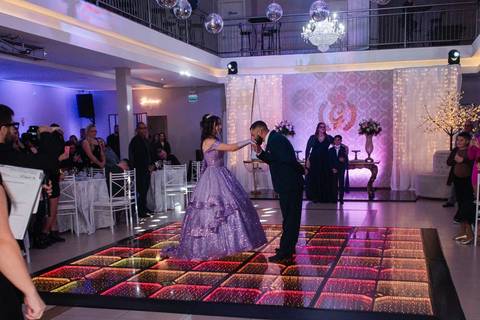 fotos de debutante em sua festa de 15 anos em Sapucaia do Sul no salão de beleza Must Eventos '
