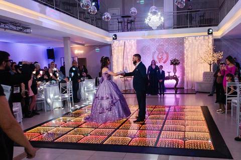 fotos de debutante em sua festa de 15 anos em Sapucaia do Sul no salão de beleza Must Eventos '