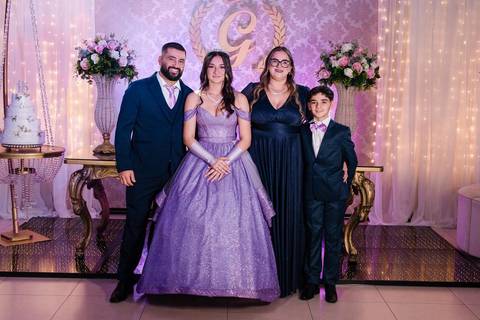 fotos de debutante em sua festa de 15 anos em Sapucaia do Sul no salão de beleza Must Eventos '