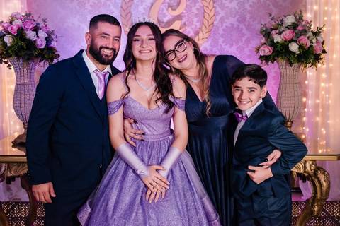 fotos de debutante em sua festa de 15 anos em Sapucaia do Sul no salão de beleza Must Eventos '