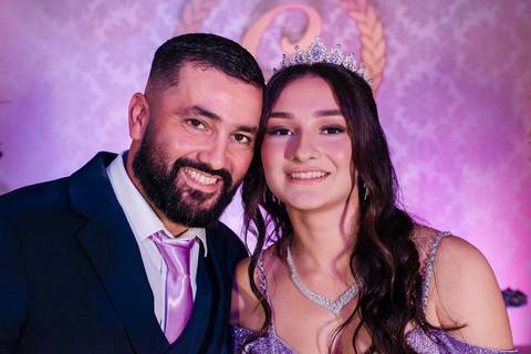 fotos de debutante em sua festa de 15 anos em Sapucaia do Sul no salão de beleza Must Eventos '