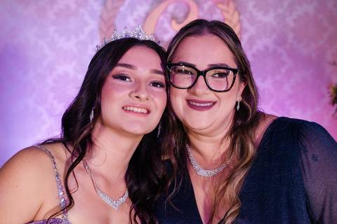 fotos de debutante em sua festa de 15 anos em Sapucaia do Sul no salão de beleza Must Eventos '