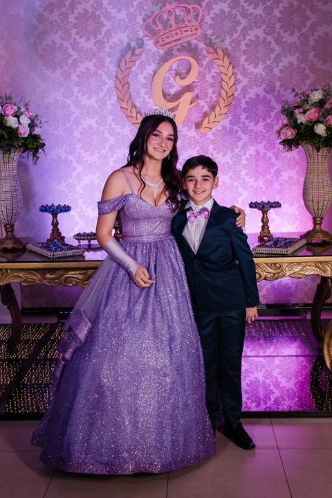 fotos de debutante em sua festa de 15 anos em Sapucaia do Sul no salão de beleza Must Eventos '