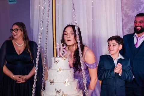 fotos de debutante em sua festa de 15 anos em Sapucaia do Sul no salão de beleza Must Eventos '