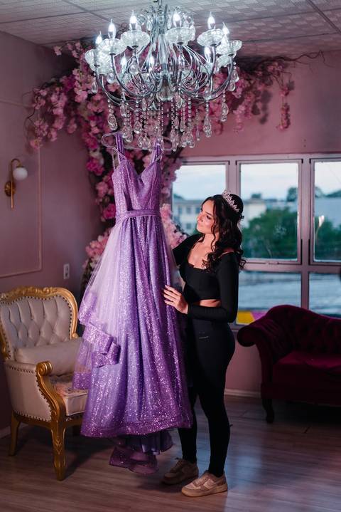fotos de debutante em sua festa de 15 anos em Sapucaia do Sul no salão de beleza Must Eventos '