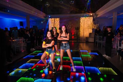 fotos de debutante em sua festa de 15 anos em Sapucaia do Sul no salão de beleza Must Eventos '